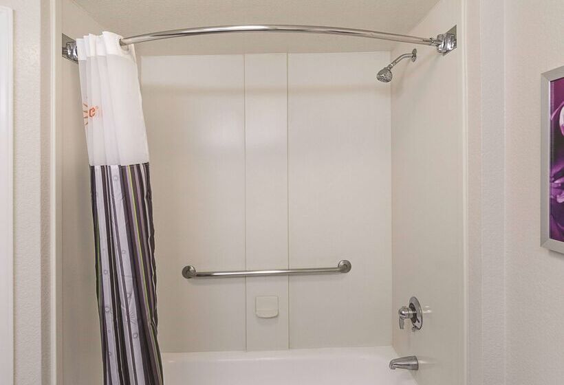 酒店 Howard Johnson By Wyndham Sacramento Downtown