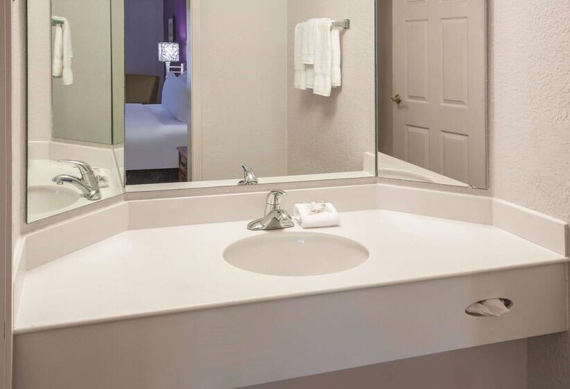 酒店 Howard Johnson By Wyndham Sacramento Downtown