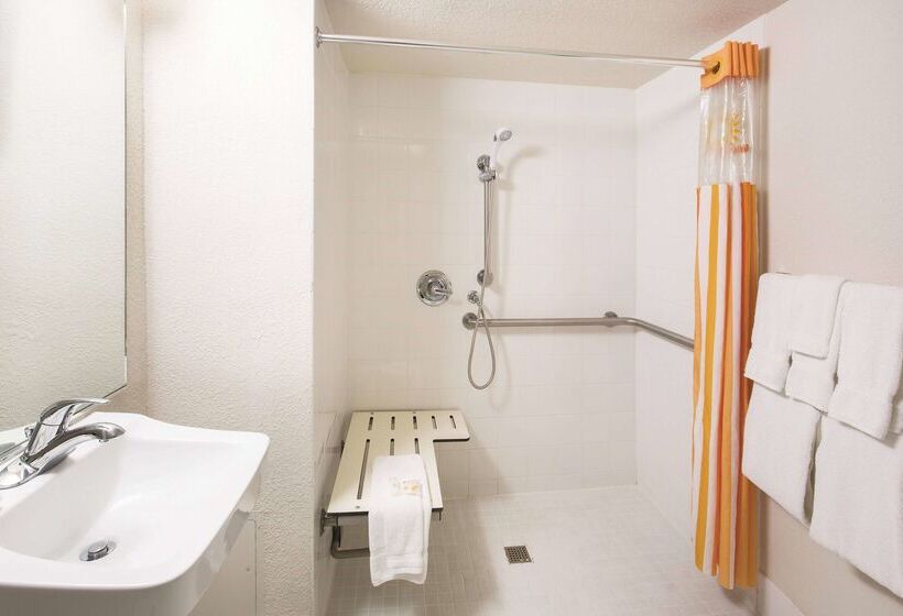 酒店 Howard Johnson By Wyndham Sacramento Downtown