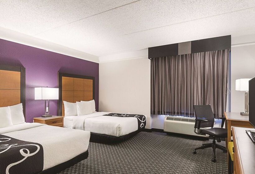 فندق Howard Johnson By Wyndham Sacramento Downtown