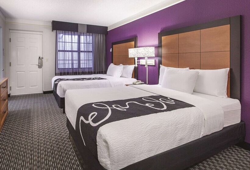 酒店 Howard Johnson By Wyndham Sacramento Downtown