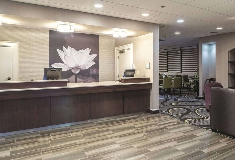 酒店 Howard Johnson By Wyndham Sacramento Downtown