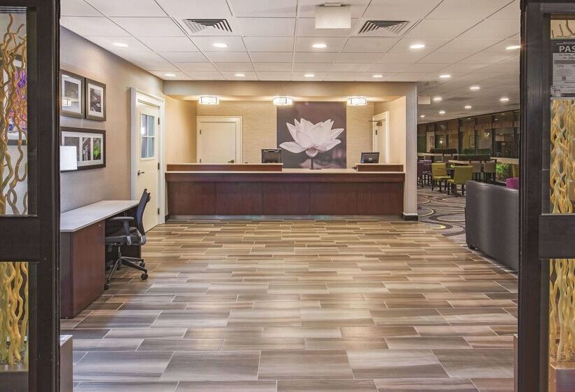 酒店 Howard Johnson By Wyndham Sacramento Downtown