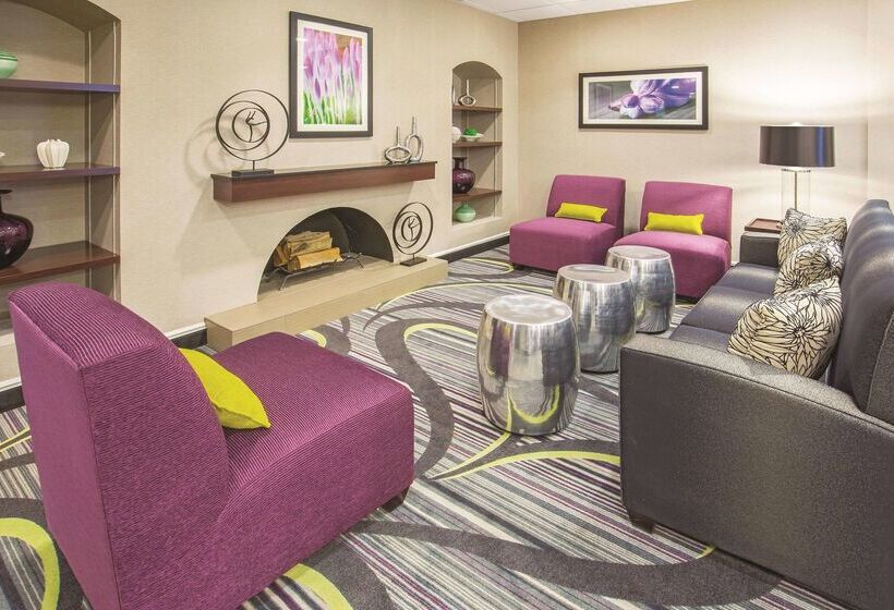 酒店 Howard Johnson By Wyndham Sacramento Downtown