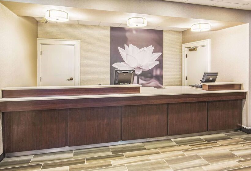 酒店 Howard Johnson By Wyndham Sacramento Downtown