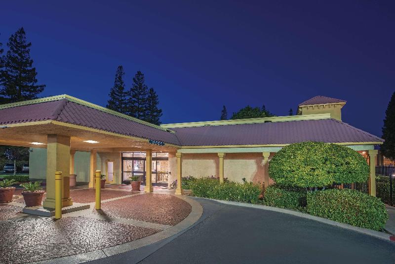 酒店 Howard Johnson By Wyndham Sacramento Downtown
