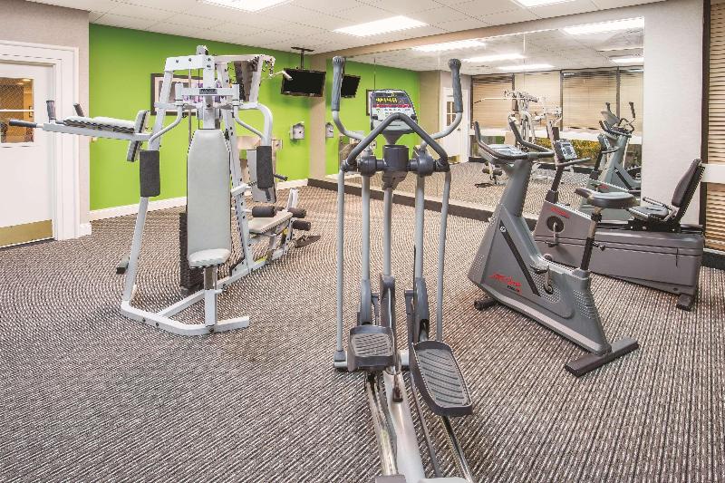 فندق Howard Johnson By Wyndham Sacramento Downtown