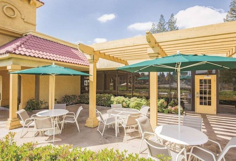 فندق Howard Johnson By Wyndham Sacramento Downtown
