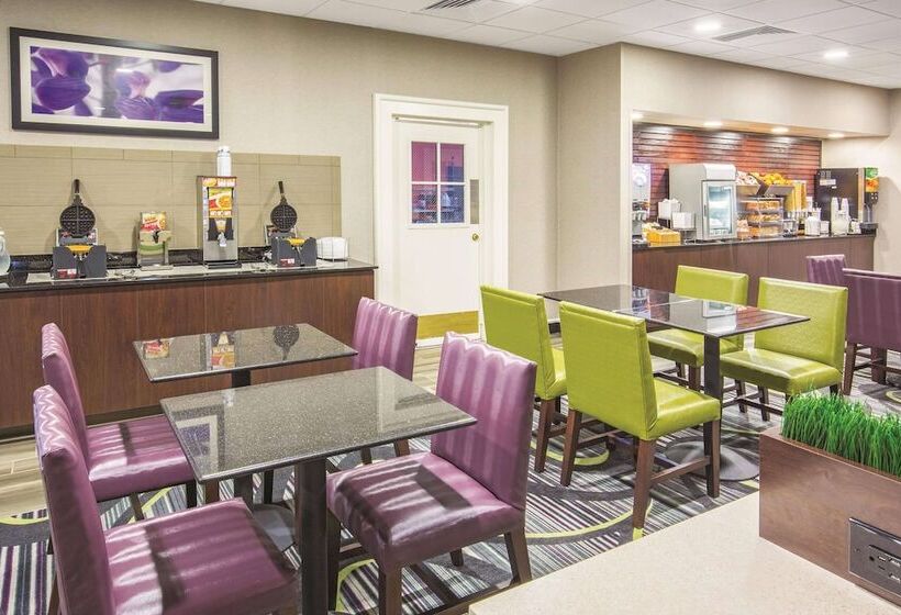 酒店 Howard Johnson By Wyndham Sacramento Downtown