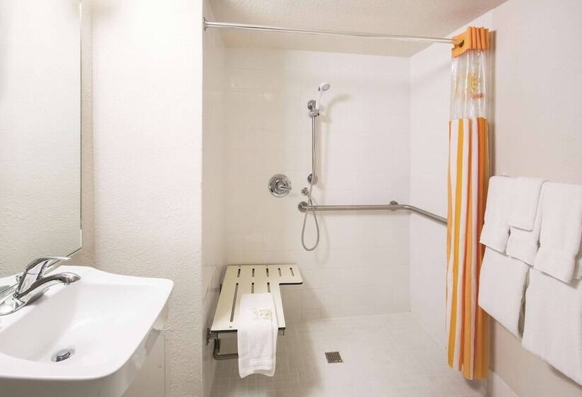 酒店 Howard Johnson By Wyndham Sacramento Downtown