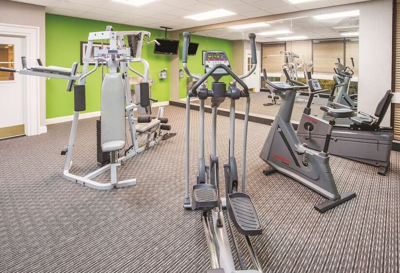 酒店 Howard Johnson By Wyndham Sacramento Downtown