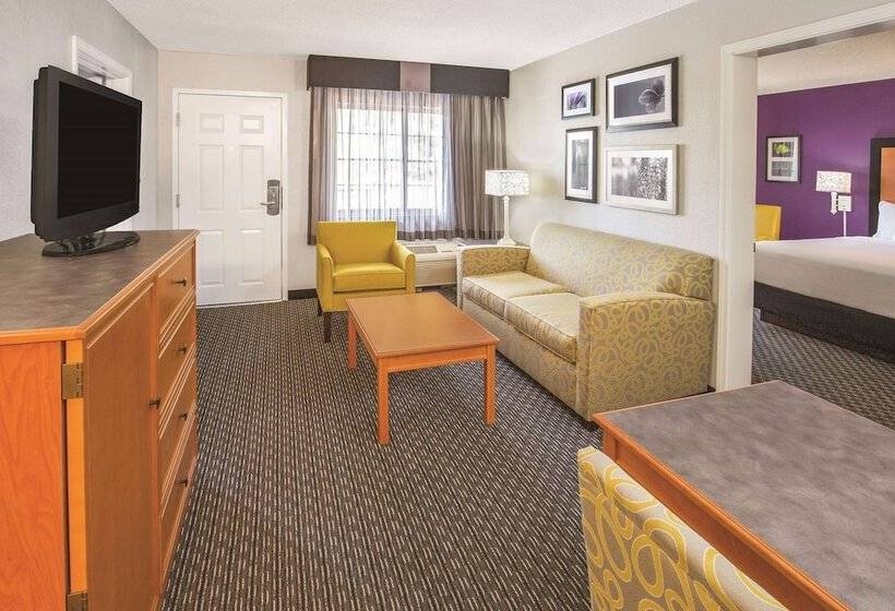 酒店 Howard Johnson By Wyndham Sacramento Downtown