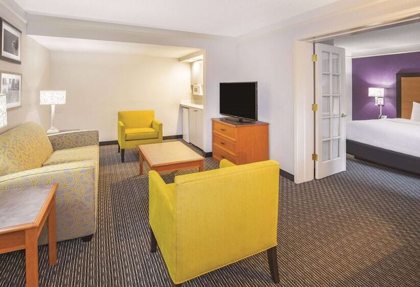 酒店 Howard Johnson By Wyndham Sacramento Downtown