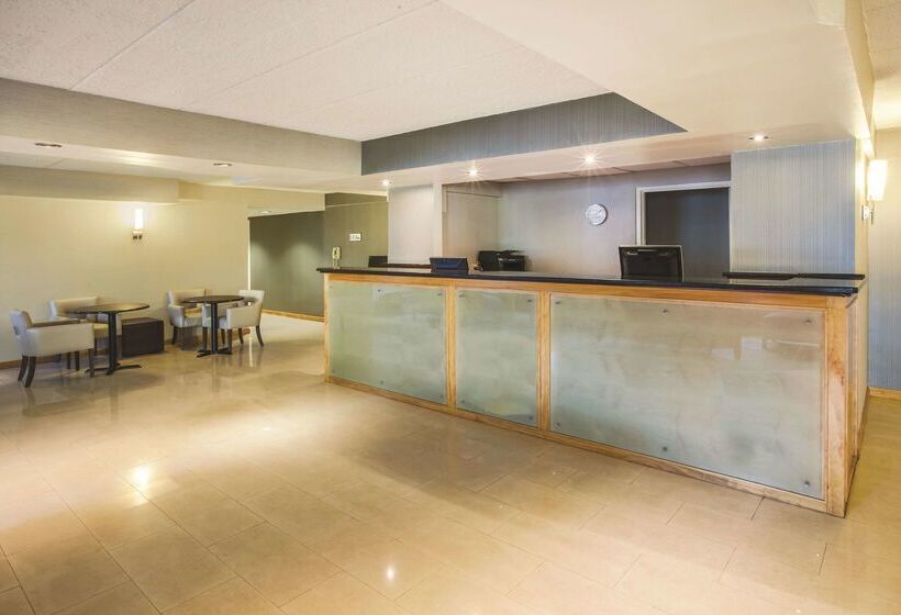 فندق La Quinta Inn By Wyndham Waldorf