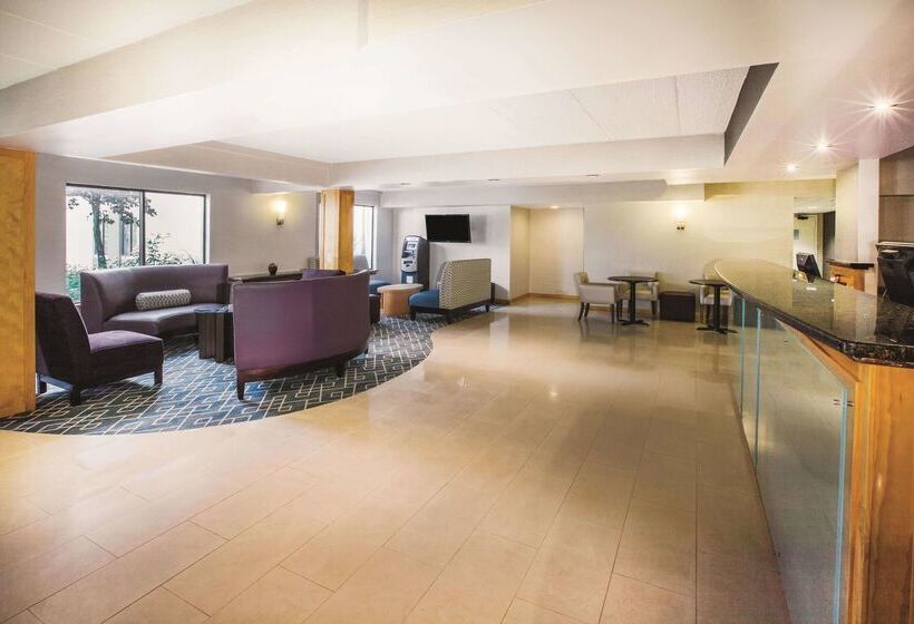 فندق La Quinta Inn By Wyndham Waldorf