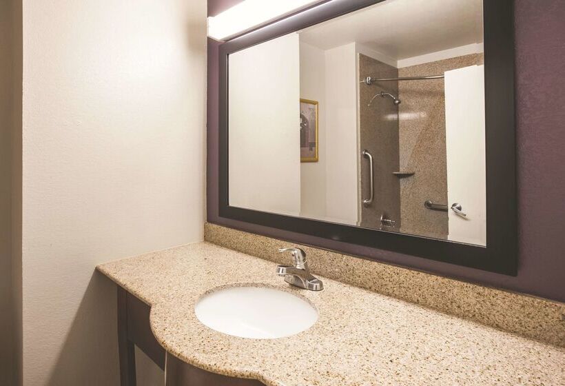 فندق La Quinta Inn By Wyndham Waldorf