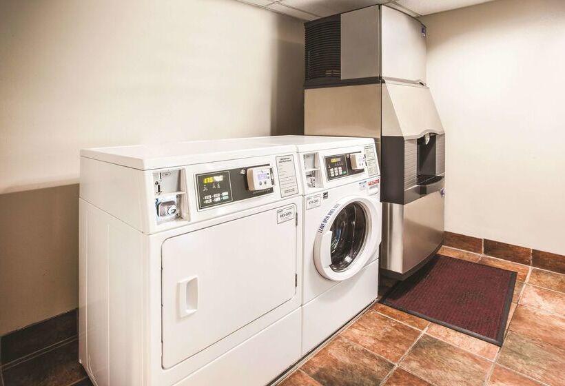 فندق La Quinta Inn By Wyndham Waldorf