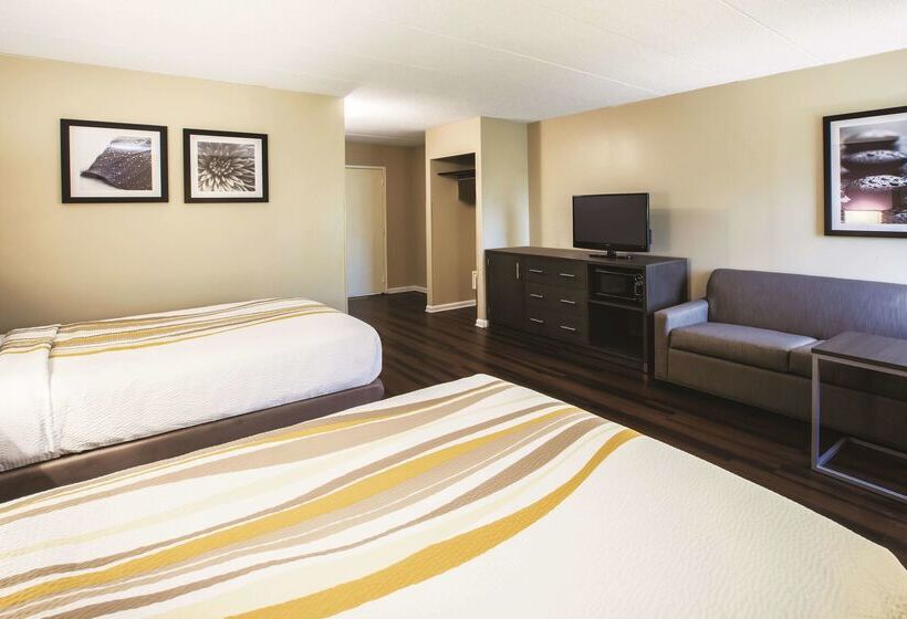 فندق La Quinta Inn By Wyndham Waldorf