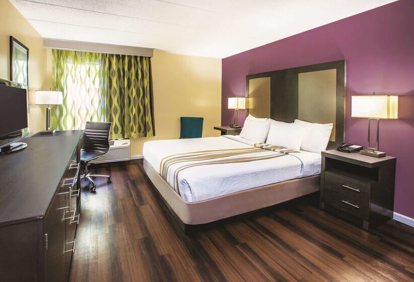 فندق La Quinta Inn By Wyndham Waldorf