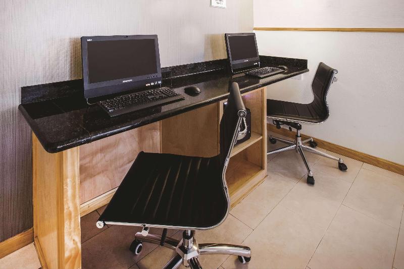 فندق La Quinta Inn By Wyndham Waldorf