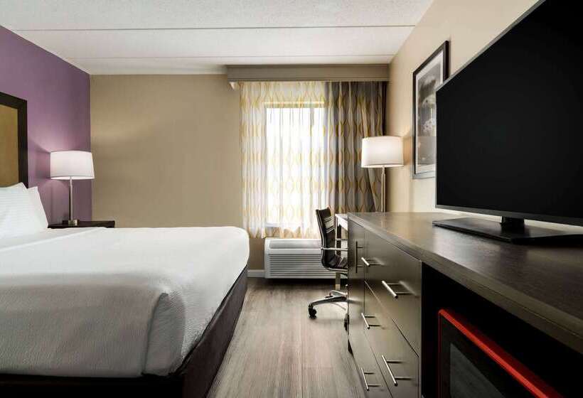 فندق La Quinta Inn By Wyndham Waldorf