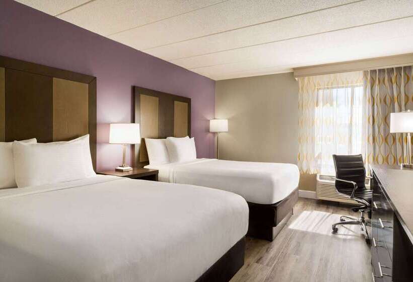 فندق La Quinta Inn By Wyndham Waldorf