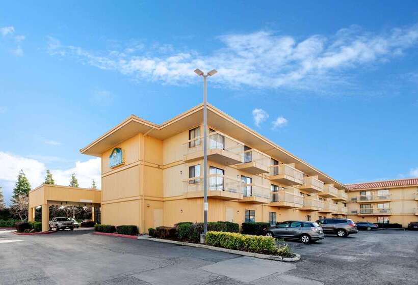فندق La Quinta By Wyndham Oakland   Hayward