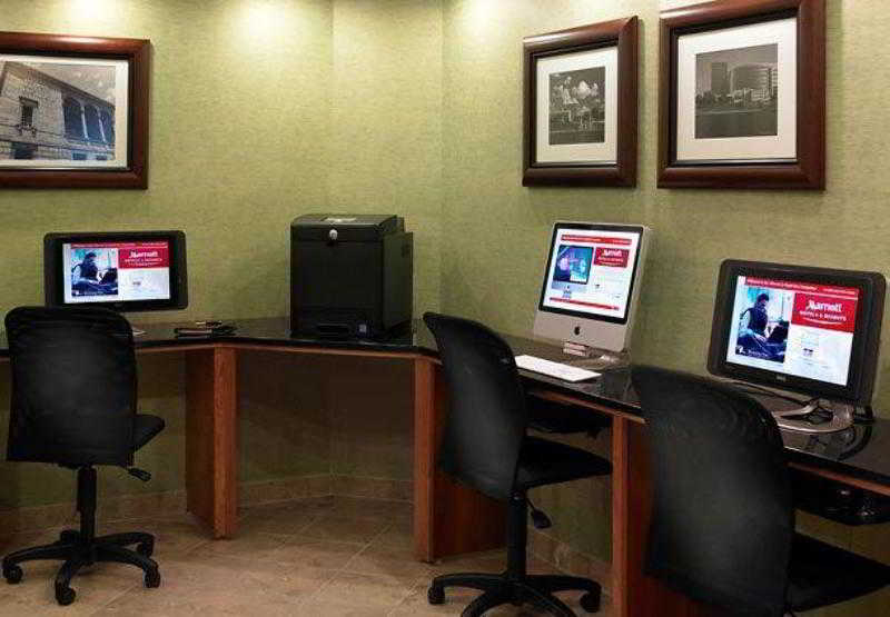 هتل Marriott At The University Of Dayton