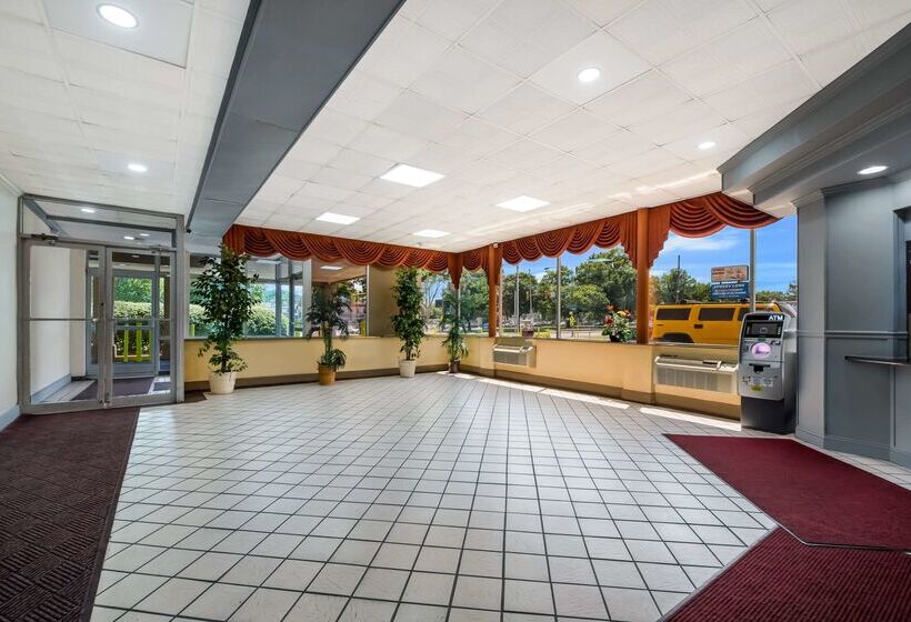 בית מלון כפרי Rodeway Inn