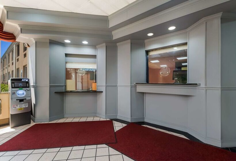 בית מלון כפרי Rodeway Inn