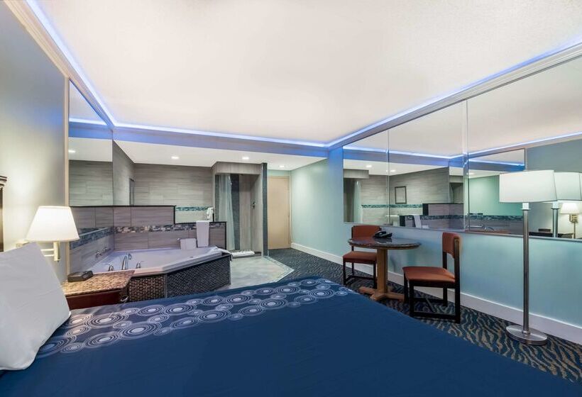 בית מלון כפרי Rodeway Inn