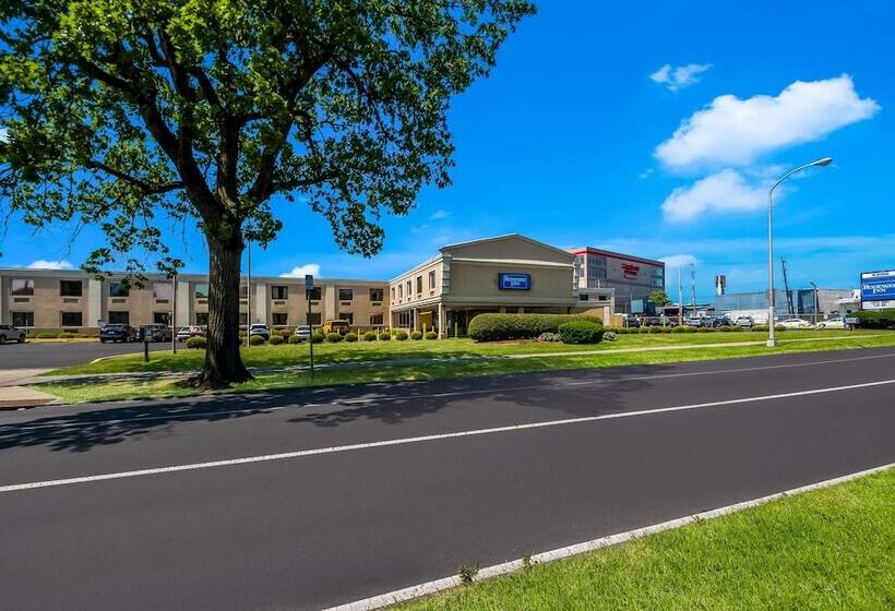 בית מלון כפרי Rodeway Inn