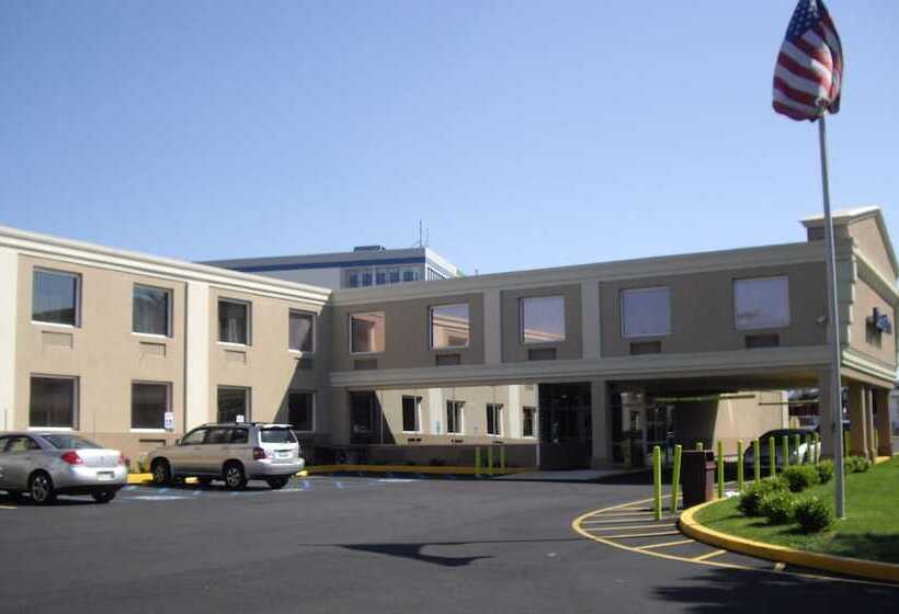 בית מלון כפרי Rodeway Inn