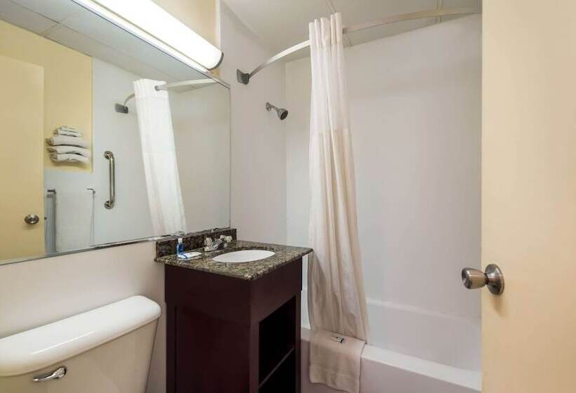 בית מלון כפרי Rodeway Inn