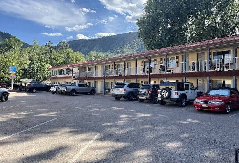 فندق Pikes Peak Inn
