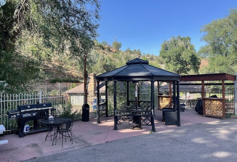 فندق Pikes Peak Inn