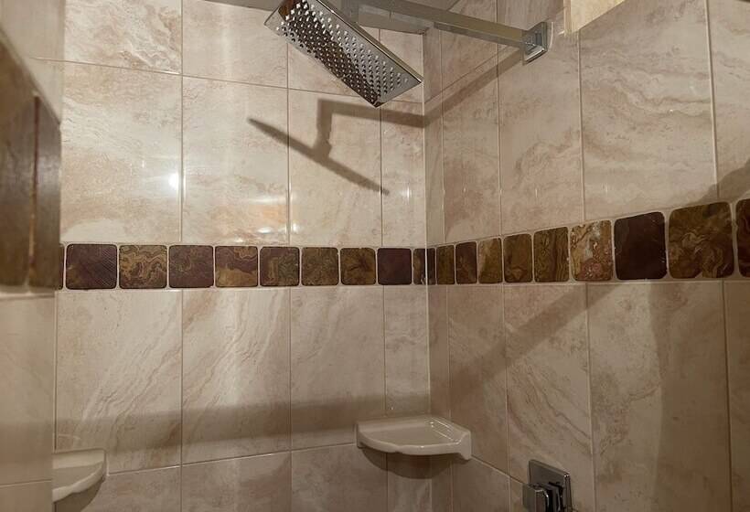 فندق Pikes Peak Inn