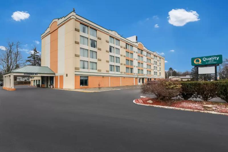 فندق Finger Lakes Inn & Suites