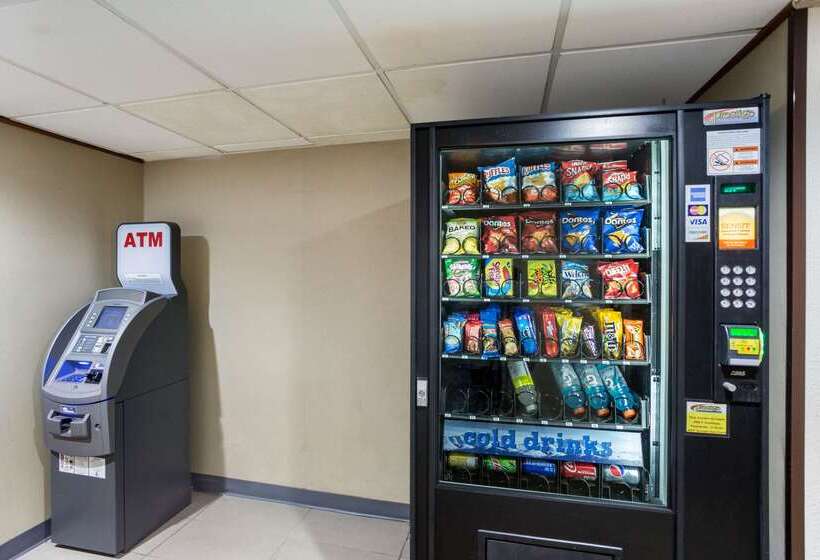 Отель Quality Inn Central