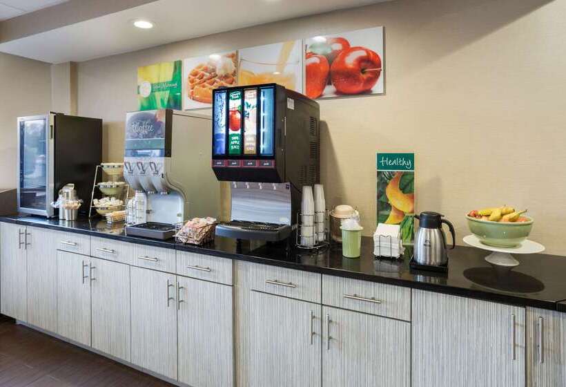 Отель Quality Inn Central