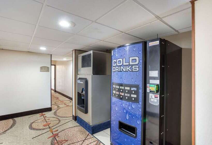 Отель Quality Inn Central