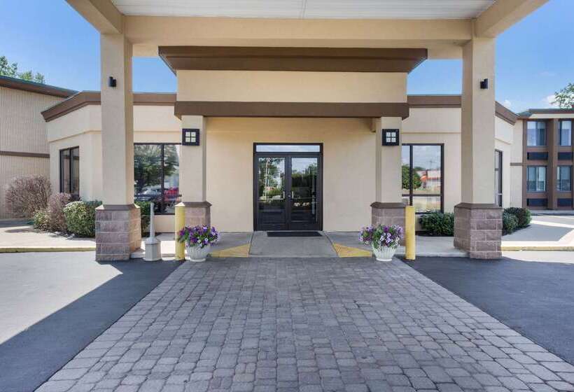 Отель Quality Inn Central