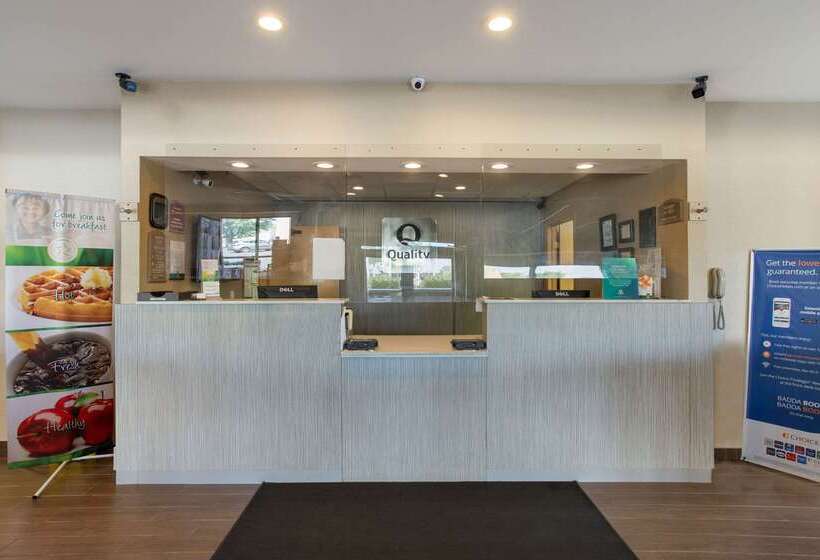 Отель Quality Inn Central
