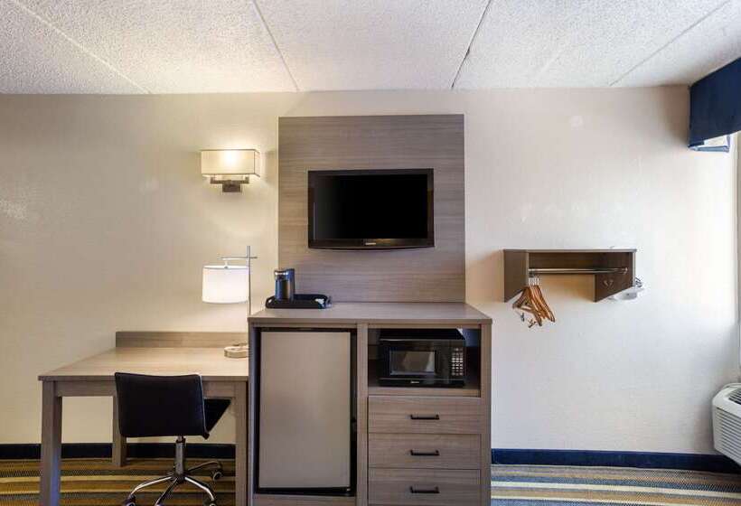 Отель Quality Inn Central