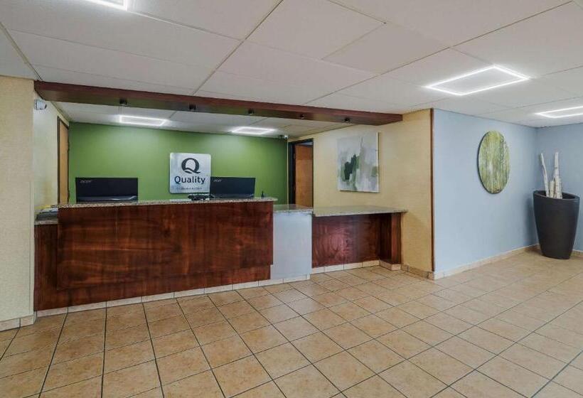 ホテル Quality Inn  Denton