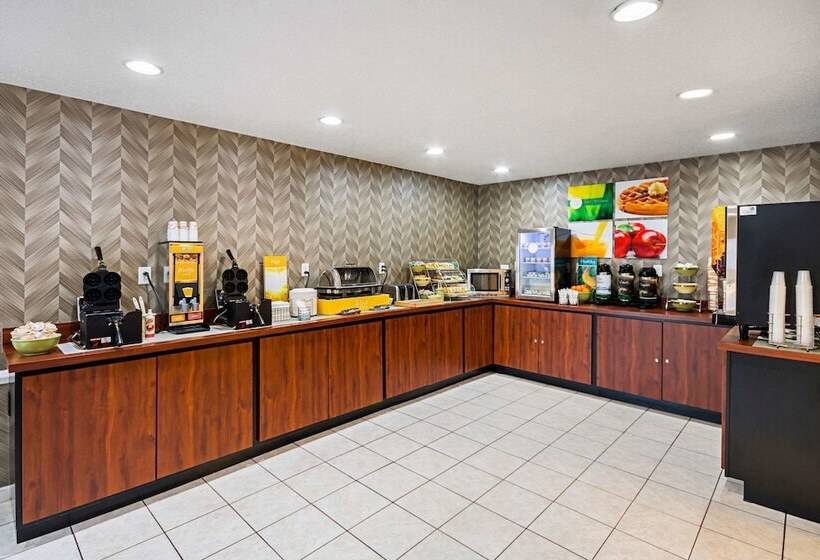 Отель Quality Inn