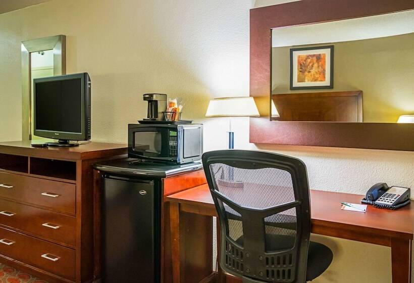 Отель Quality Inn