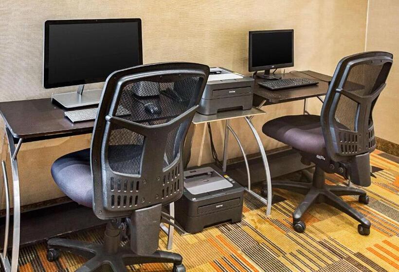 Отель Quality Inn