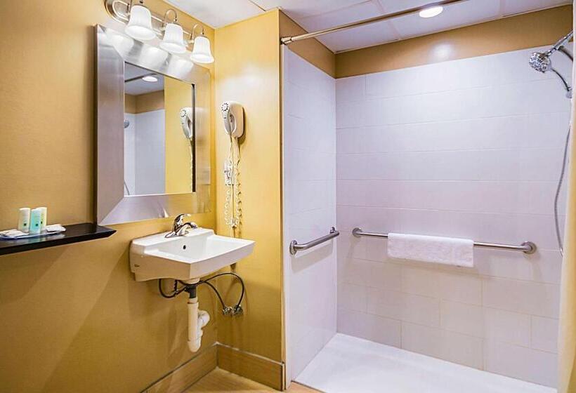 Отель Quality Inn