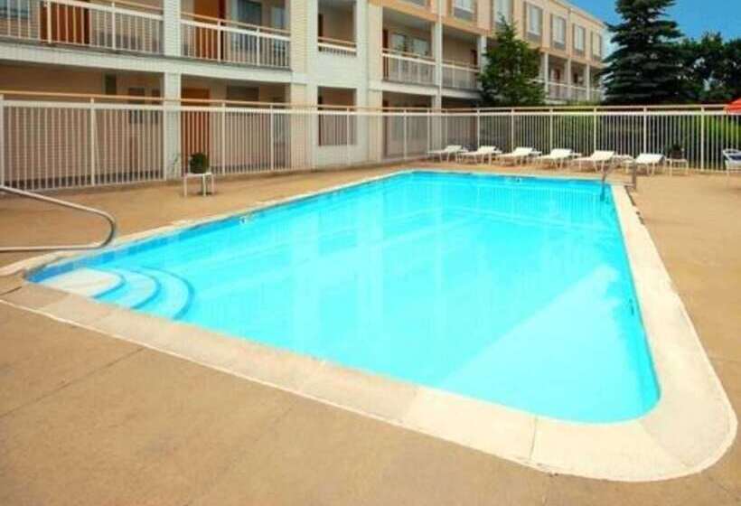 Отель Quality Inn